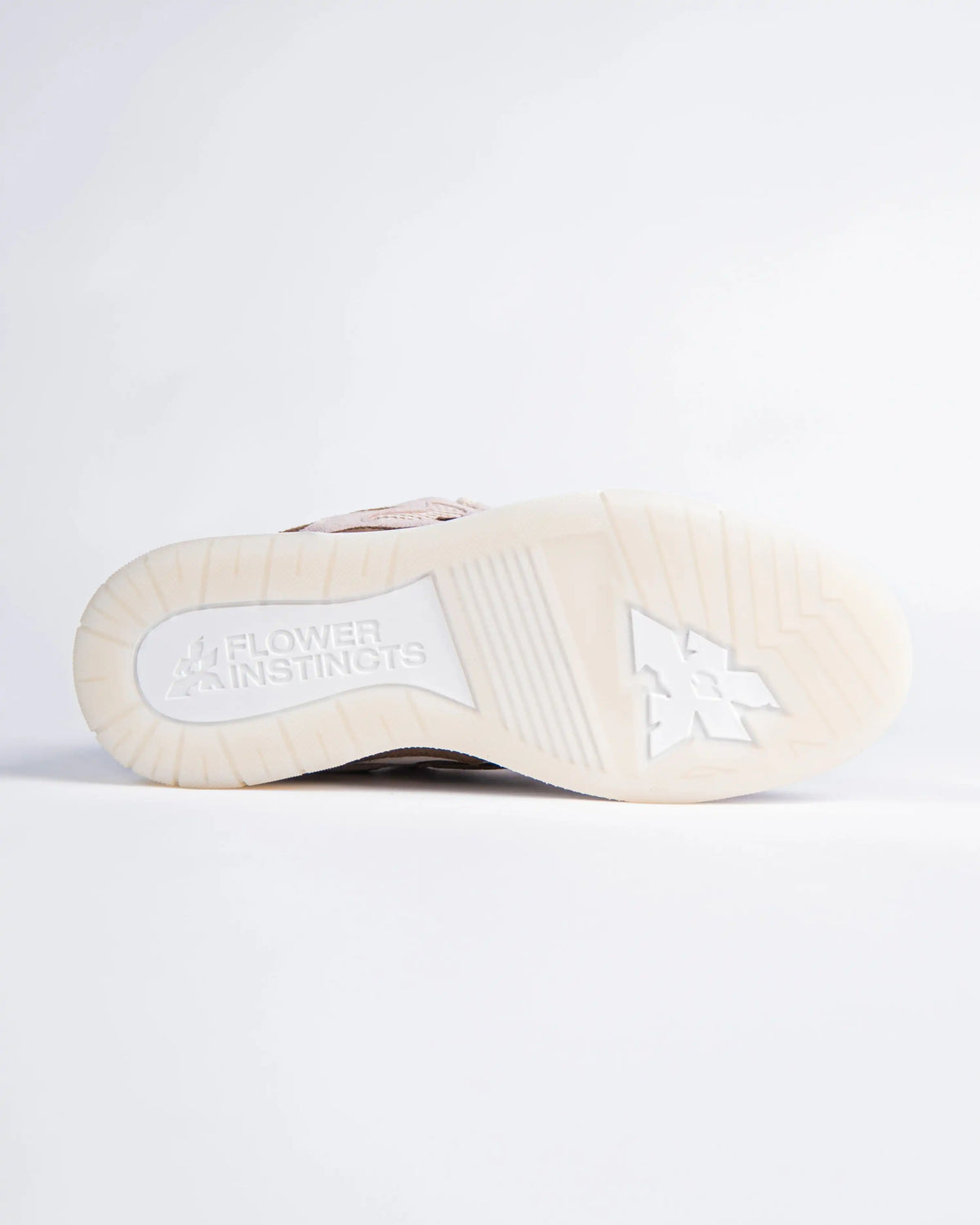 A two-tone rubber outsole.