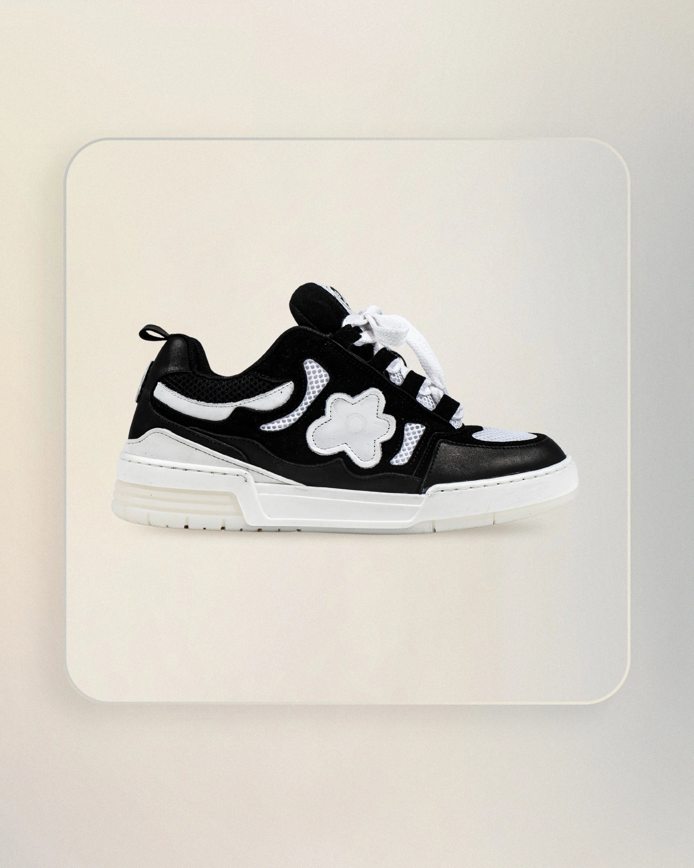 SNEAKERS CONSUMERISM