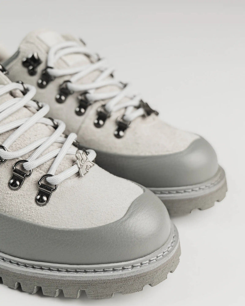 BOOTED GOAT GRIS & BLANC