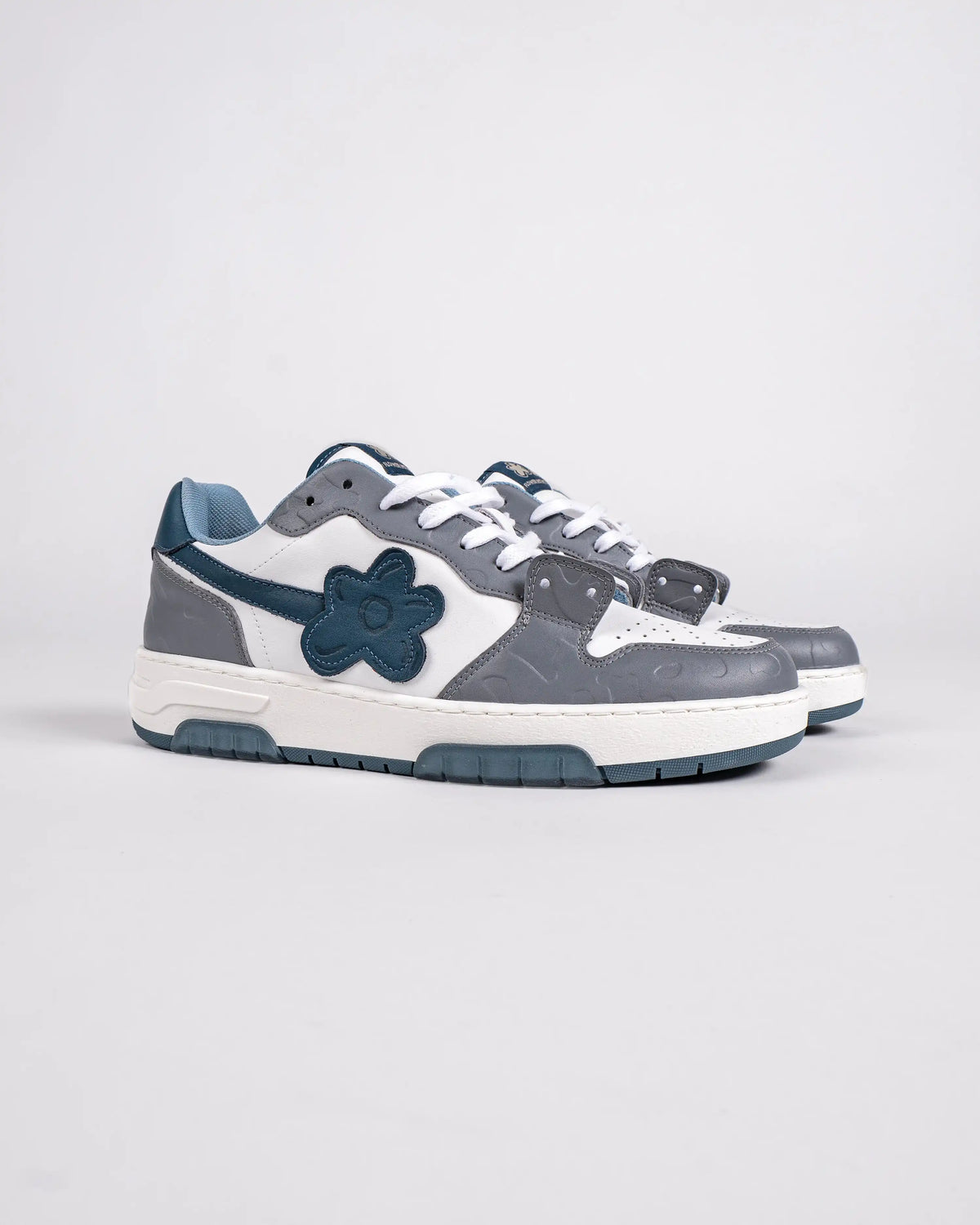 Flin Cloud Berry, side view with the blue-grey translucent sole