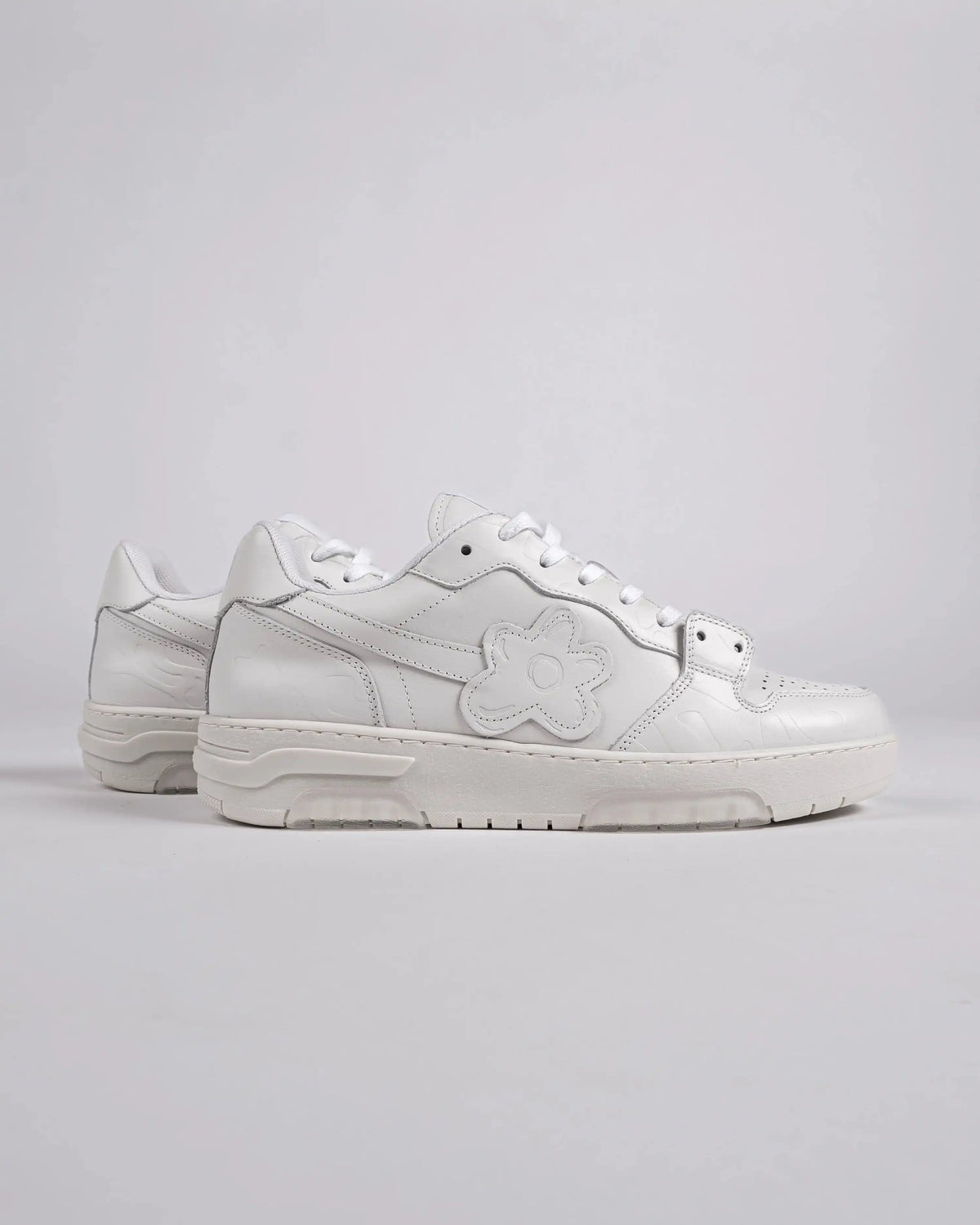 Flin Pure White, the pair staggered in side view on a white background