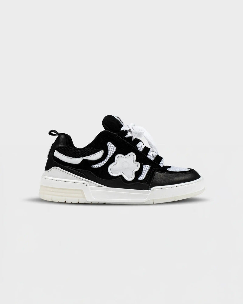 SNEAKERS SDT CONSUMERISM w/ LÉO KPODZRO