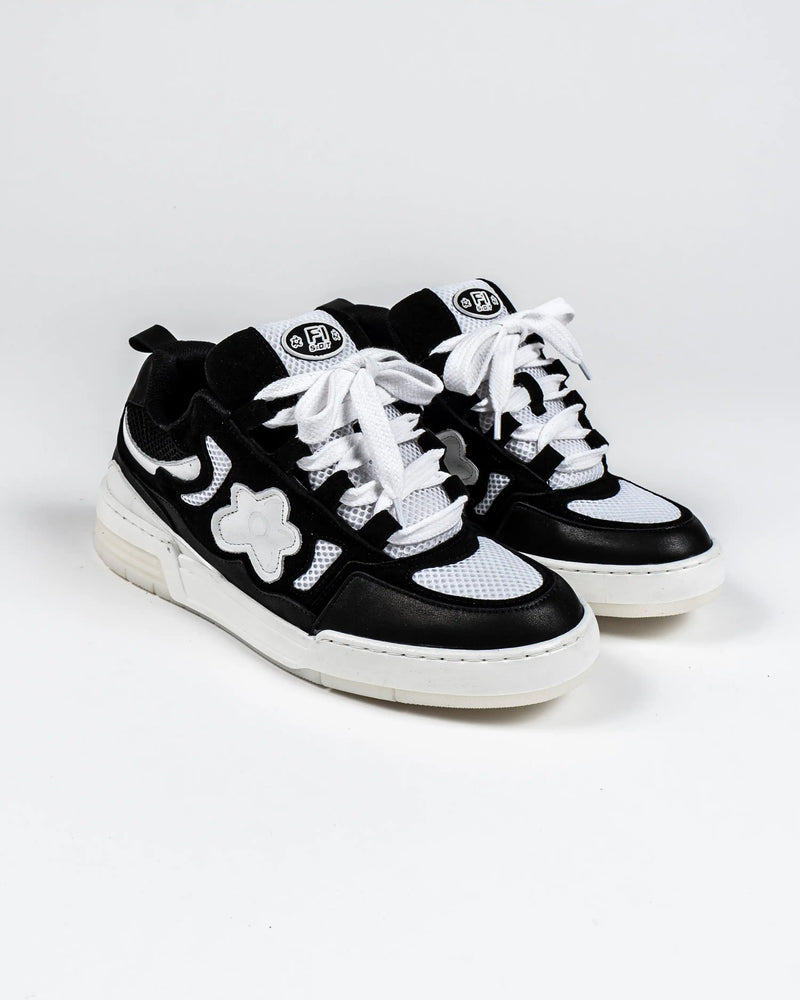 SNEAKERS SDT CONSUMERISM w/ LÉO KPODZRO