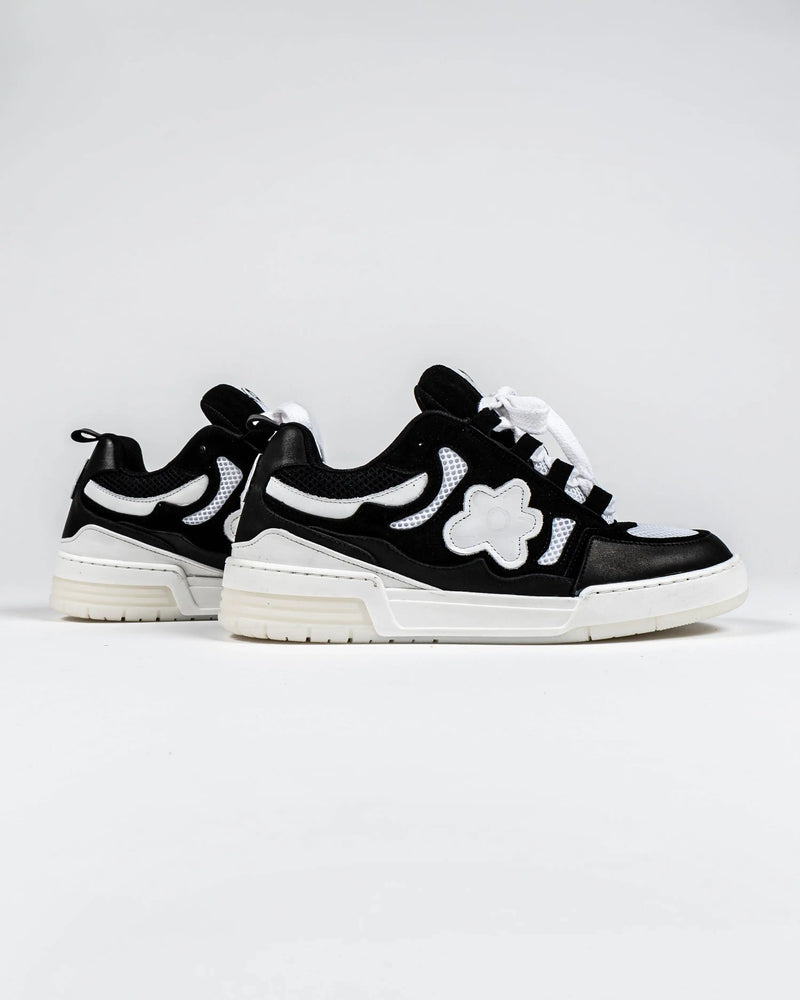 SNEAKERS SDT CONSUMERISM w/ LÉO KPODZRO